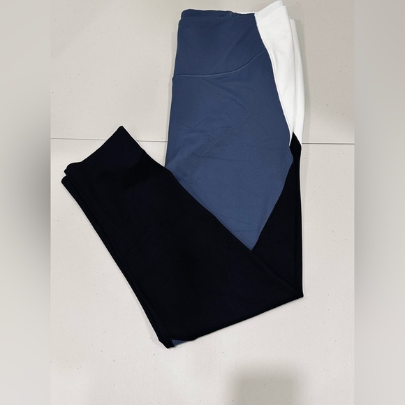 Victoria's Secret Essential 3‎ pocket Legging Size 16/170/86A - Picture 1 of 10
